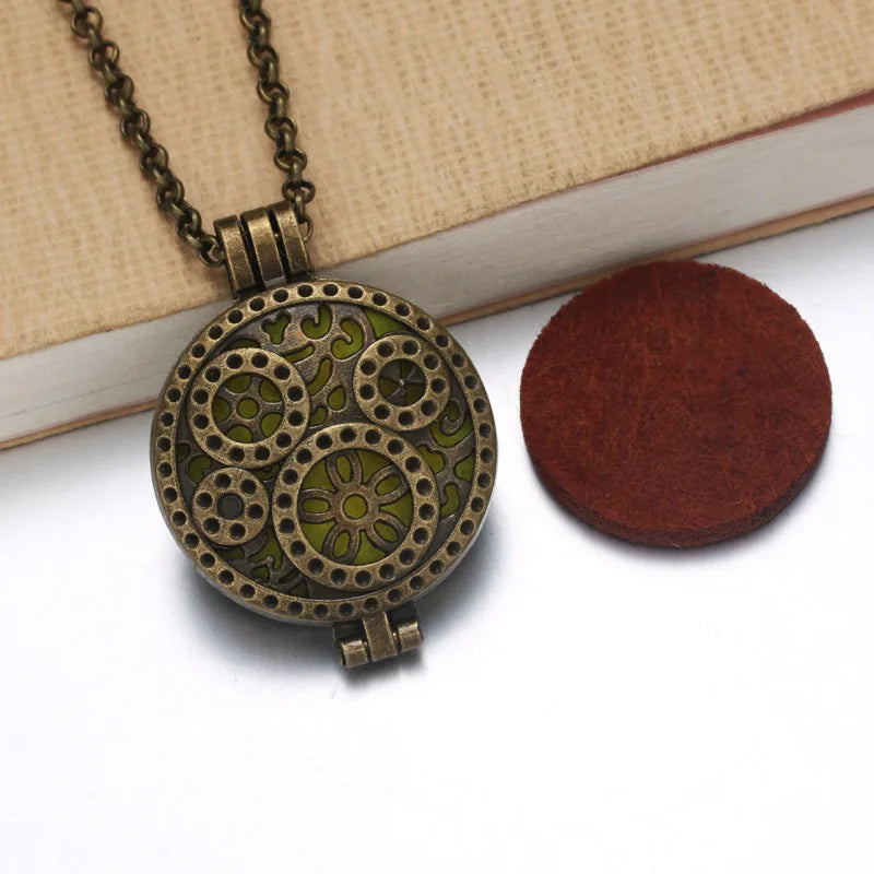 004 - Symbolic Aromatherapy Locket Diffuser Pendant Necklace