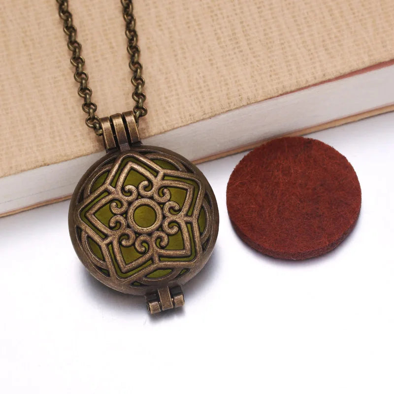 004 - Symbolic Aromatherapy Locket Diffuser Pendant Necklace