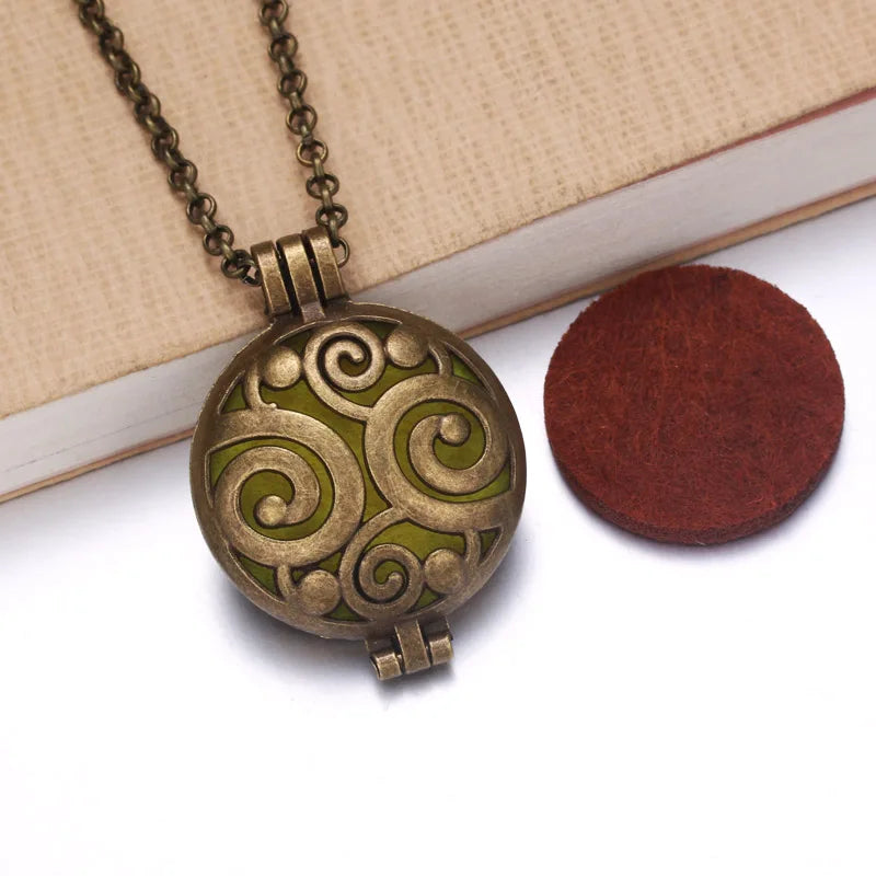 004 - Symbolic Aromatherapy Locket Diffuser Pendant Necklace