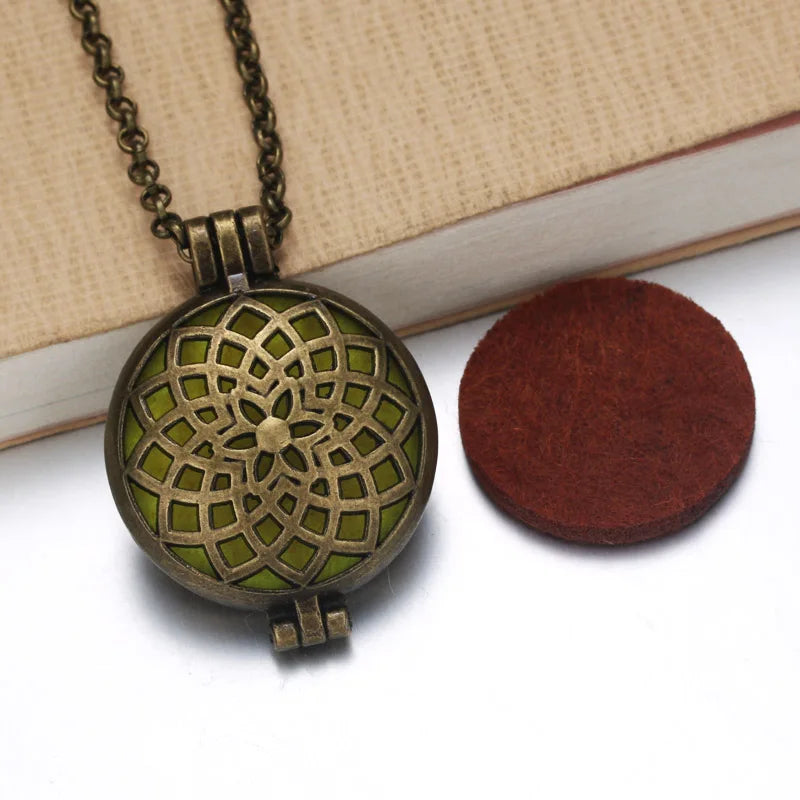 004 - Symbolic Aromatherapy Locket Diffuser Pendant Necklace