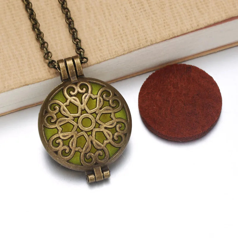 004 - Symbolic Aromatherapy Locket Diffuser Pendant Necklace