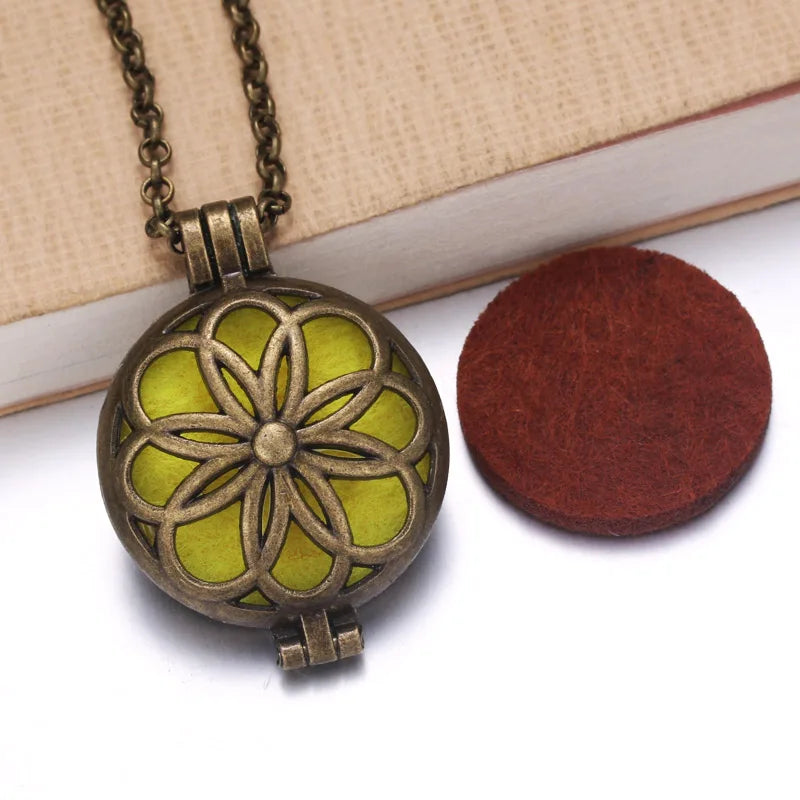 004 - Symbolic Aromatherapy Locket Diffuser Pendant Necklace