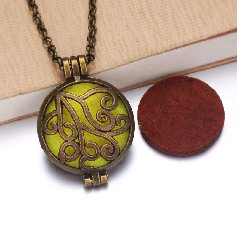 004 - Symbolic Aromatherapy Locket Diffuser Pendant Necklace