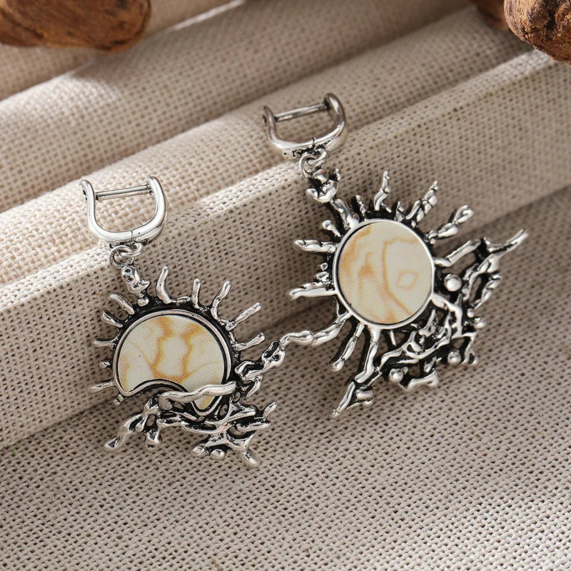 011 - Vintage Illuminating Sun Silver Plated Drop Earrings