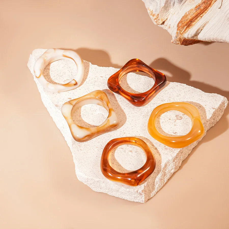 011 - 5pc Smudged Acrylic Fashion Rings; amber and cream marbled acrylic set.